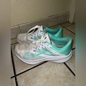 Women’s Running Shoes
